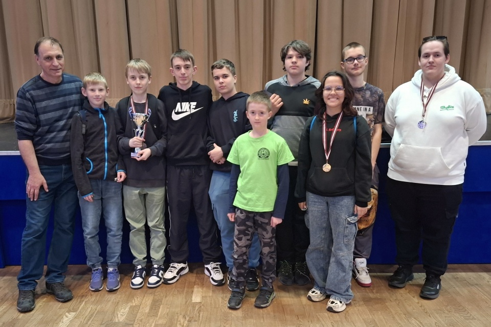 Zlatá, stříbrná a bronzová medaile z KP v rapid šachu